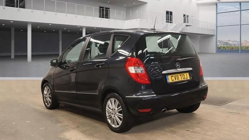 Used Mercedes A160 Elegance 82 HP (60 kW) 2011 Black Hatchback