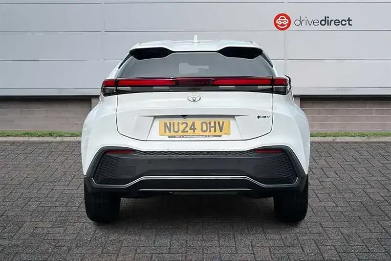 Used Toyota C-HR Design 140 HP (102 kW) 2024 White SUV