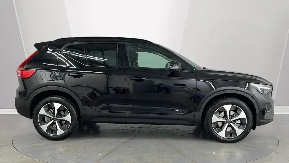 New Volvo XC40 Plus 194 HP (142 kW) 2026 Black SUV