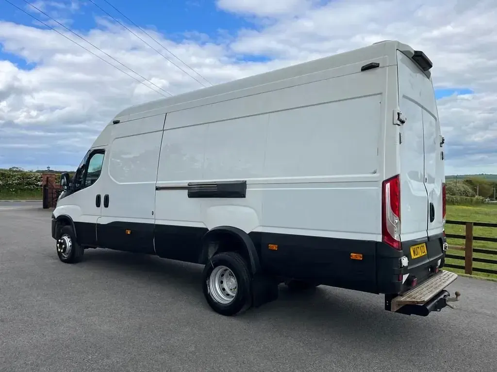 Begagnad Iveco Daily 180 HK (132 kW) 2017 Vit Van