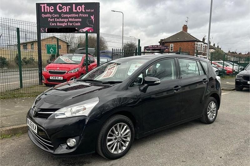 Usado Toyota Verso 112 HP (82 kW) 2016 Preto Monovolume