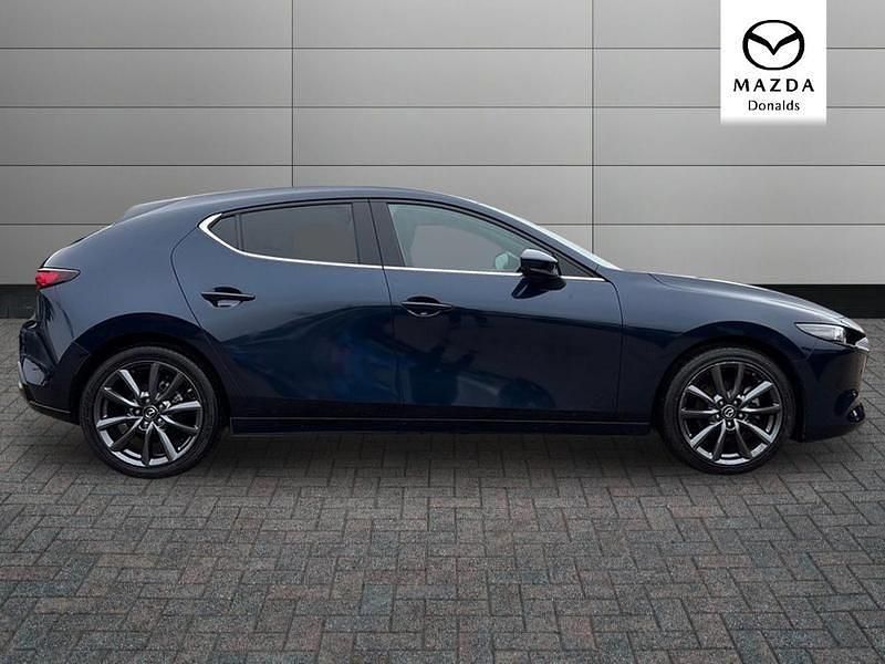 Begagnad Mazda 3 Exclusive-Line 2025 Blå Halvkombi