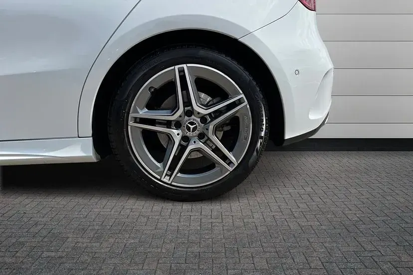 Used Mercedes A200 Executive 175 HP (128 kW) 2023 Digital white Hatchback