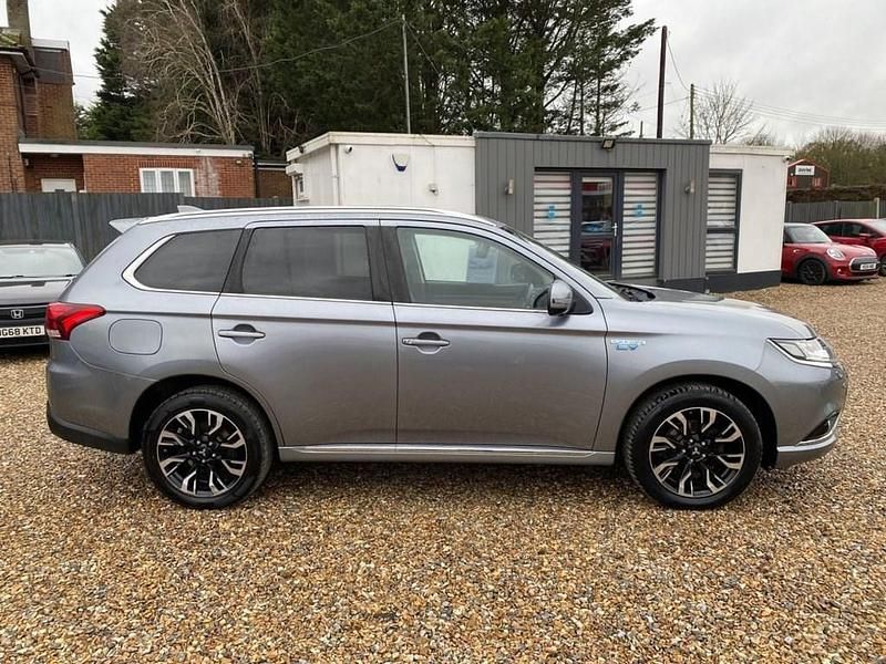 Used Mitsubishi Outlander P-HEV 200 HP (147 kW) 2017 Grey SUV