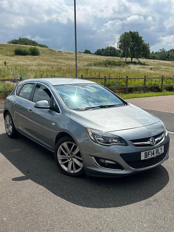 Silver Used 2014 Vauxhall Astra SRi Hatchback | £2,999 (Fair price) - Image 1/4