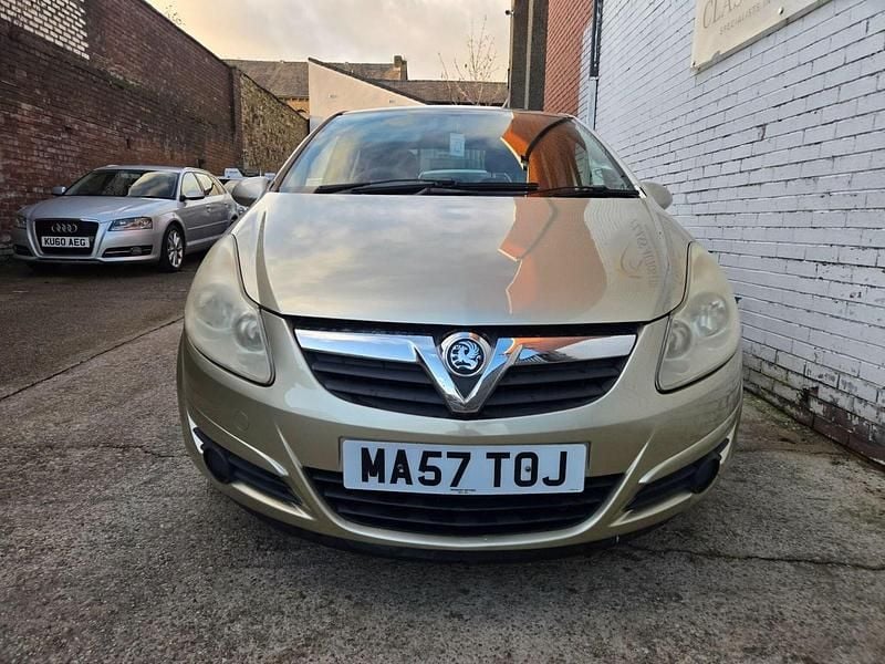 Used Vauxhall Corsa Club 89 HP (65 kW) 2007 Gold Hatchback