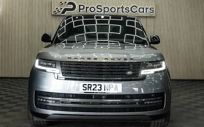 Used Land Rover Range Rover SE 300 HP (220 kW) 2025 SUV