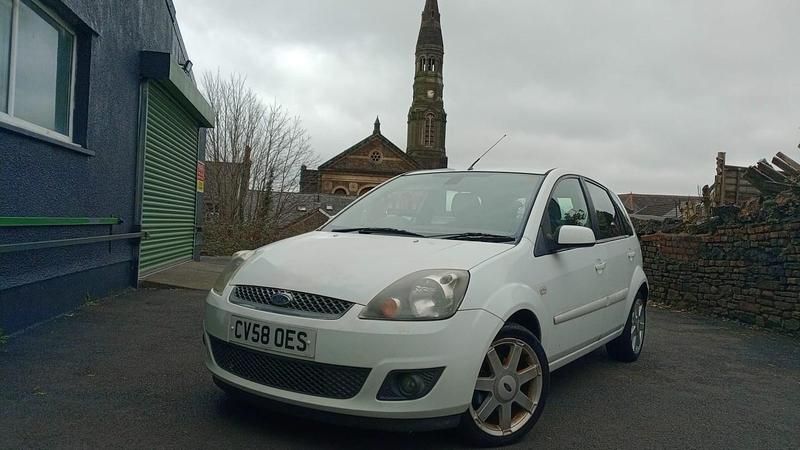 Used Ford Fiesta Zetec 2008 White Hatchback