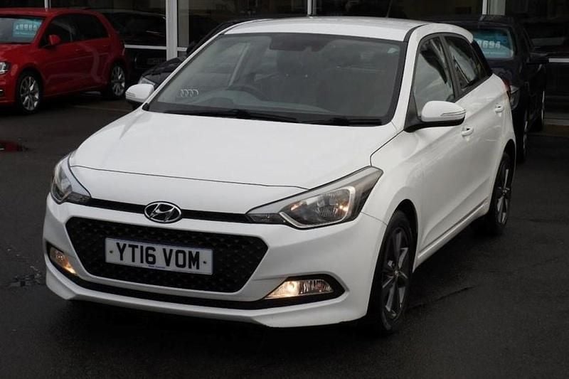 White Used 2016 Hyundai i20 SE Hatchback | £4,985 (Fair price) - Image 1/1