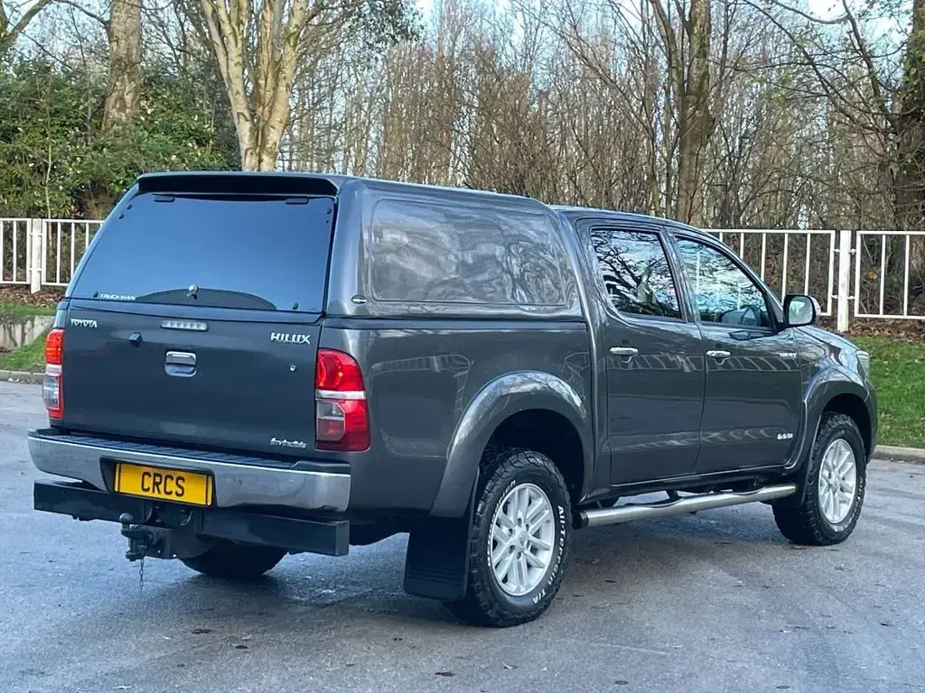 Used Toyota HiLux 171 HP (125 kW) 2015 Grey Pickup