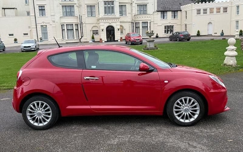 Used Alfa Romeo MiTo 105 HP (77 kW) 2017 Red Hatchback