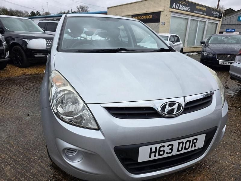 Used Hyundai i20 Comfort 99 HP (72 kW) 2010 Silver Hatchback