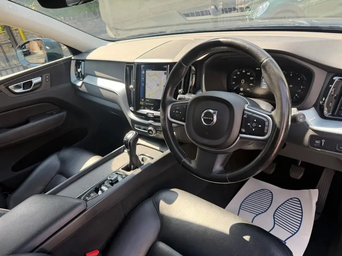 Used Volvo XC60 Momentum 190 HP (139 kW) 2018 Blue SUV