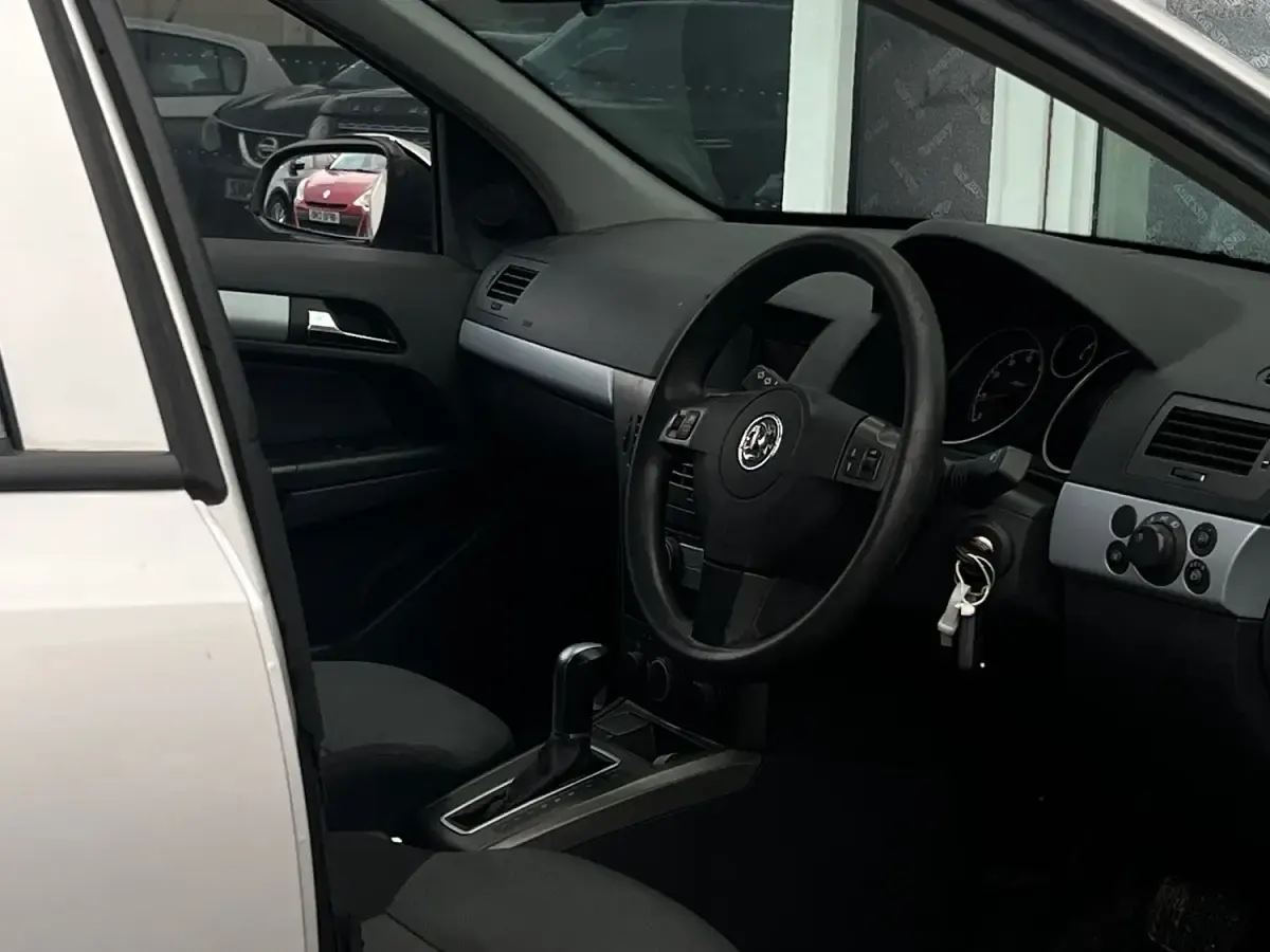Used Vauxhall Astra Club 2005 Silver Estate