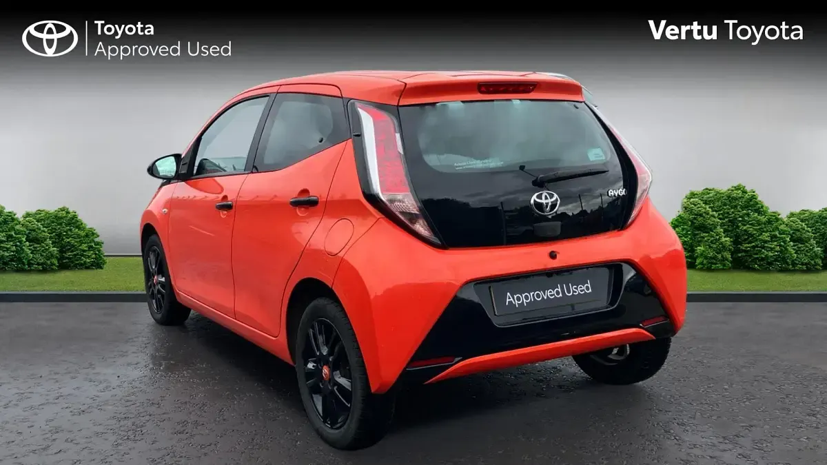 Used Toyota Aygo X-cite 69 HP (50 kW) 2014 Orange twist Hatchback