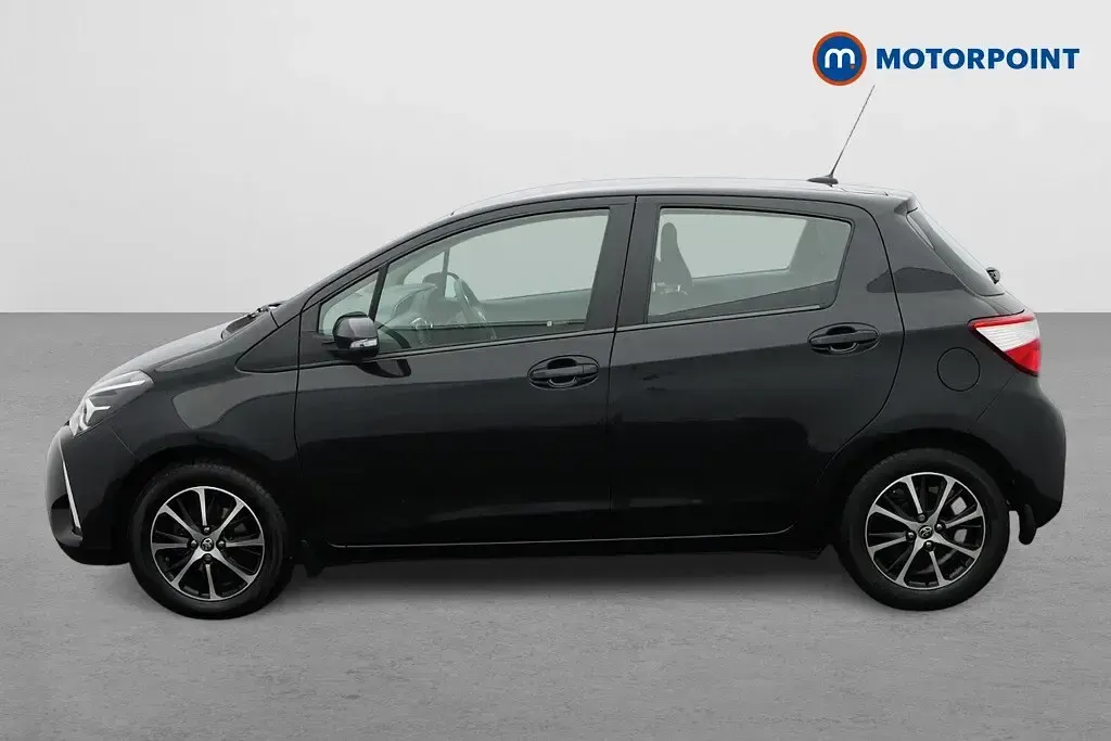 Used Toyota Yaris 120 HP (88 kW) 2019 Black Hatchback