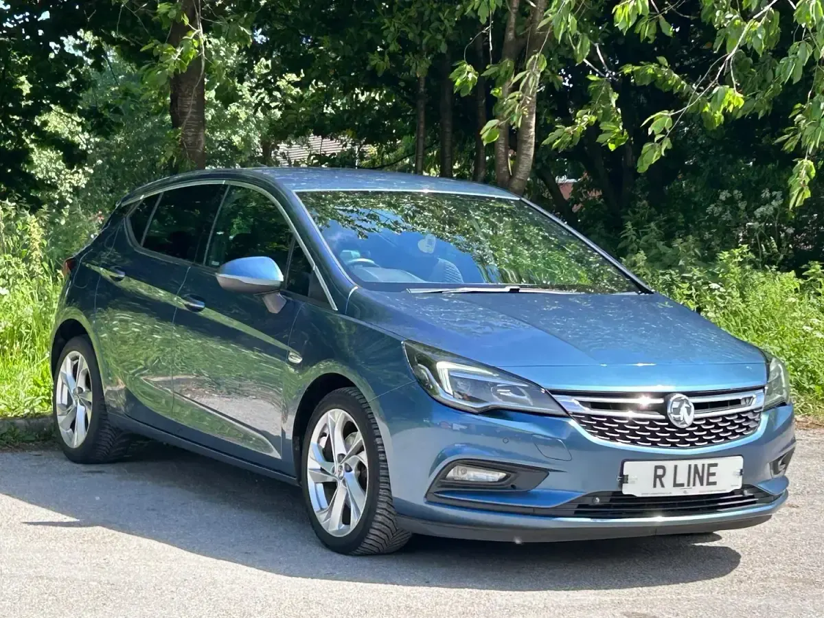 Used Vauxhall Astra SRi 136 HP (100 kW) 2016 Blue Hatchback