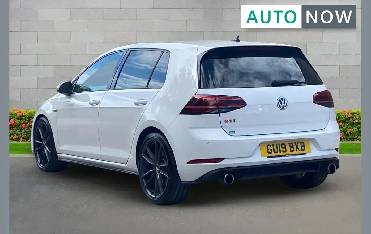 Used VW Golf VII GTI 241 HP (177 kW) 2019 White Hatchback