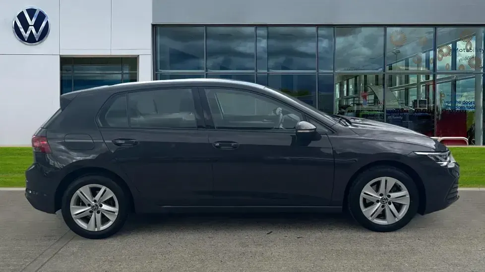 Second-hand VW Golf VIII Life 150 CP (110 kW) 2024 Gri