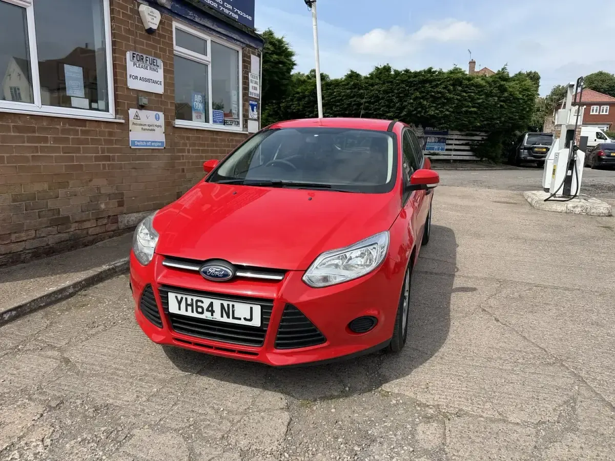 Used Ford Focus Studio 2014 Red Hatchback