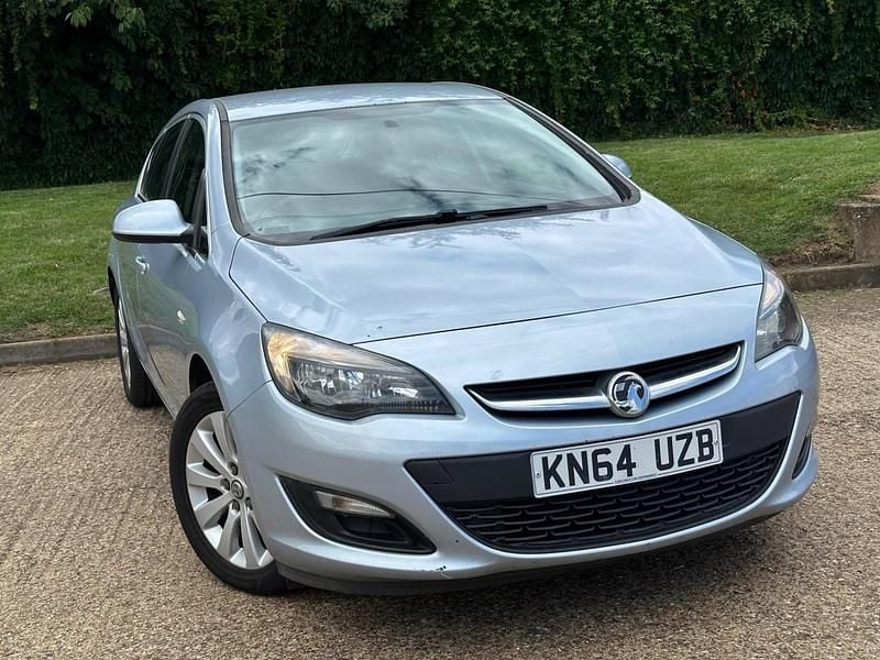 Silver Used 2014 Vauxhall Astra S Hatchback | £2,495 (Good price) - Image 1/4