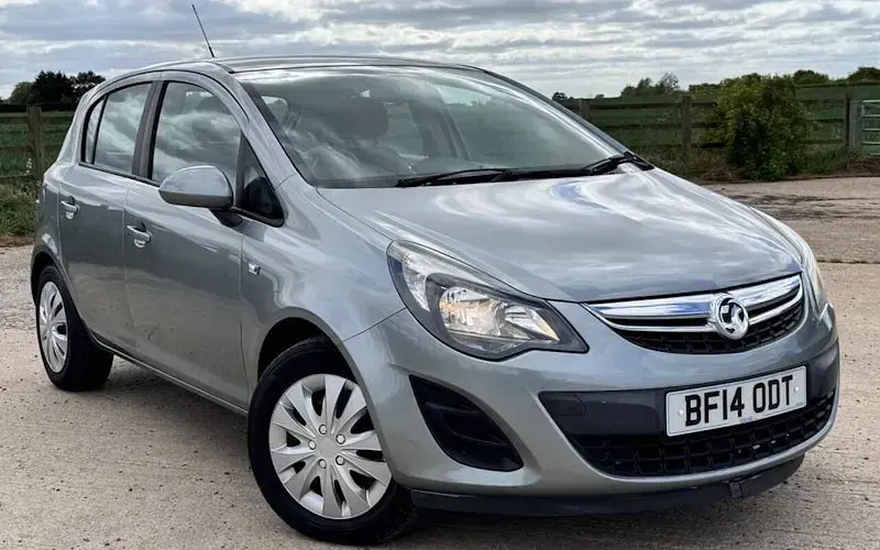 Used Vauxhall Corsa Design Edition 101 HP (74 kW) 2014 Hatchback