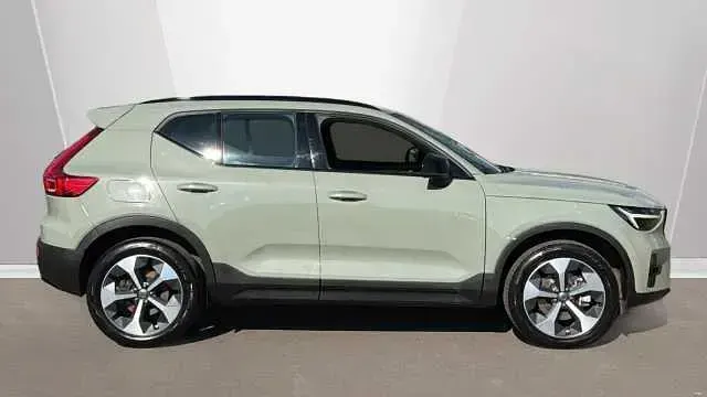 Begagnad Volvo XC40 Plus 163 HK (119 kW) 2024 Grön SUV