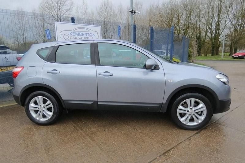 Used Nissan Qashqai Acenta 117 HP (86 kW) 2011 Grey SUV