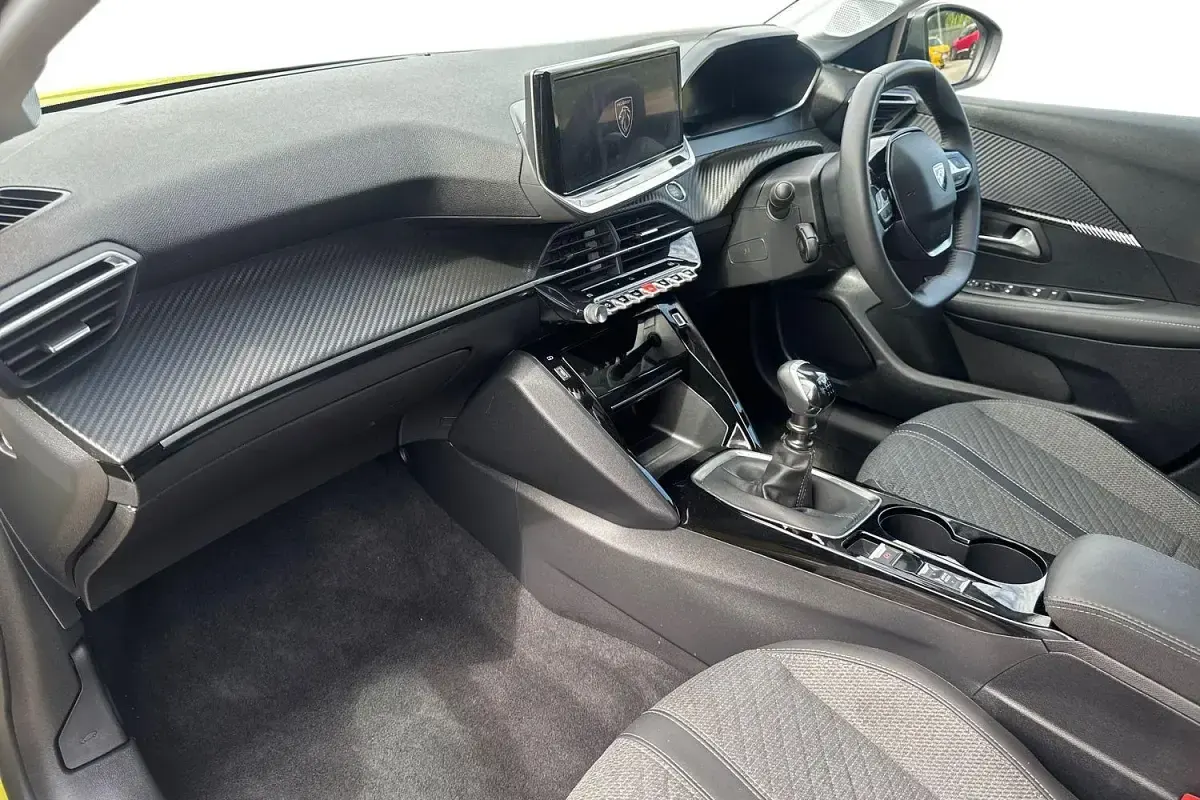 Used Peugeot 208 Allure 101 HP (74 kW) 2025 Yellow Hatchback