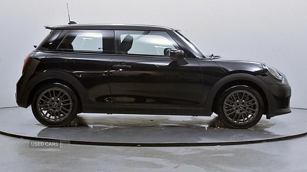 Begagnad Mini Cooper Classic 2024 Svart Halvkombi