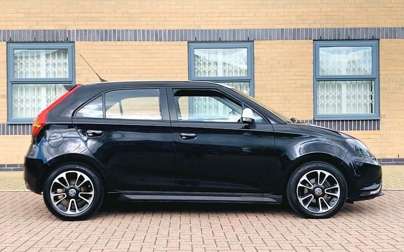 Usado MG MG3 106 HP (77 kW) 2017 Preto Citadino