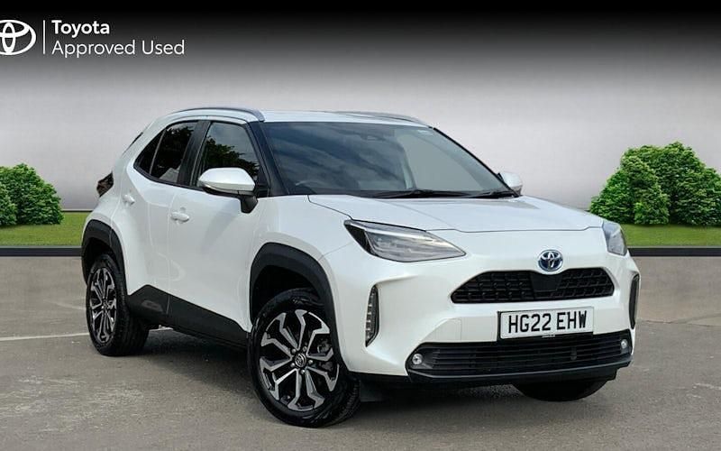 Used 2025 Toyota Yaris Hybrid Design Estate | £20,333 (Super price) - Image 1/4