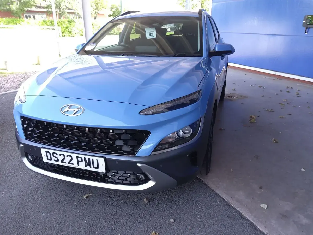 Używany Hyundai Kona Premium 120 KM (88 kW) 2022 Niebieski SUV
