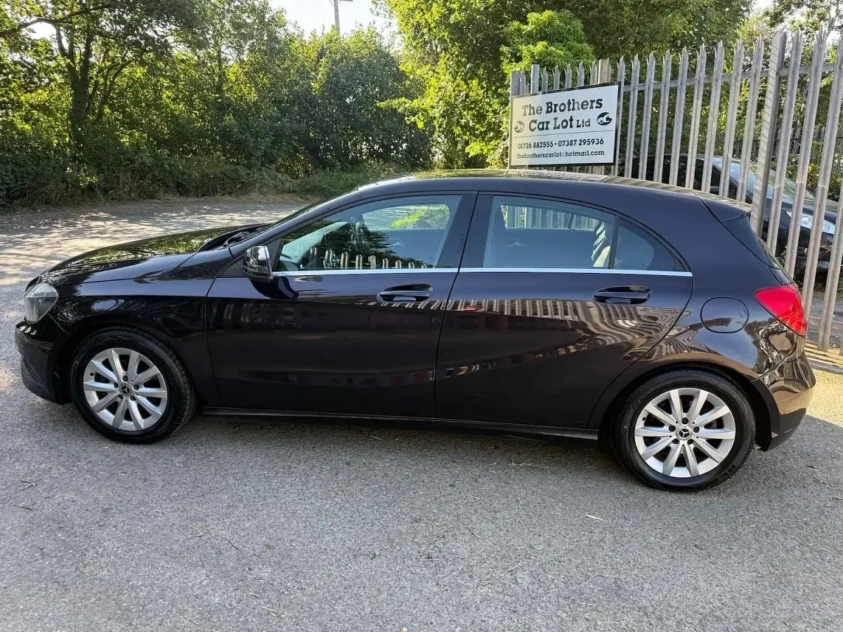 Used Mercedes A180 SE 2014 Purple Hatchback