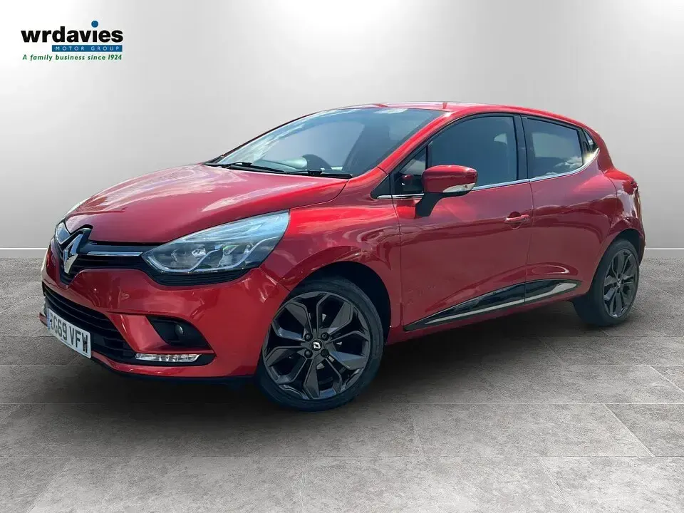 Used Renault Clio Iconic 90 HP (66 kW) 2019 Red Hatchback