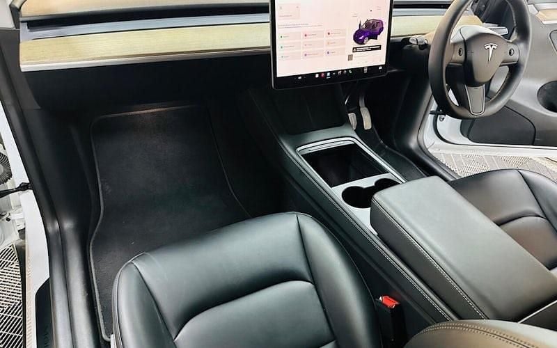 Used Tesla Model Y Long Range AWD 286 kW (389 HP) 2025 SUV