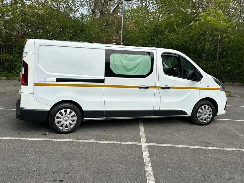 Gebraucht Renault Trafic Business 115 PS (84 kW) 2015 Weiß Van / Kleinbus