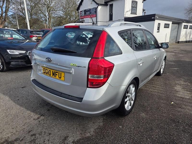 Używany Kia Ceed 2010 Srebrny Hatchback