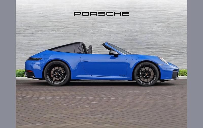Begagnad Porsche 911 534 HK (392 kW) 2026 Blå Cab