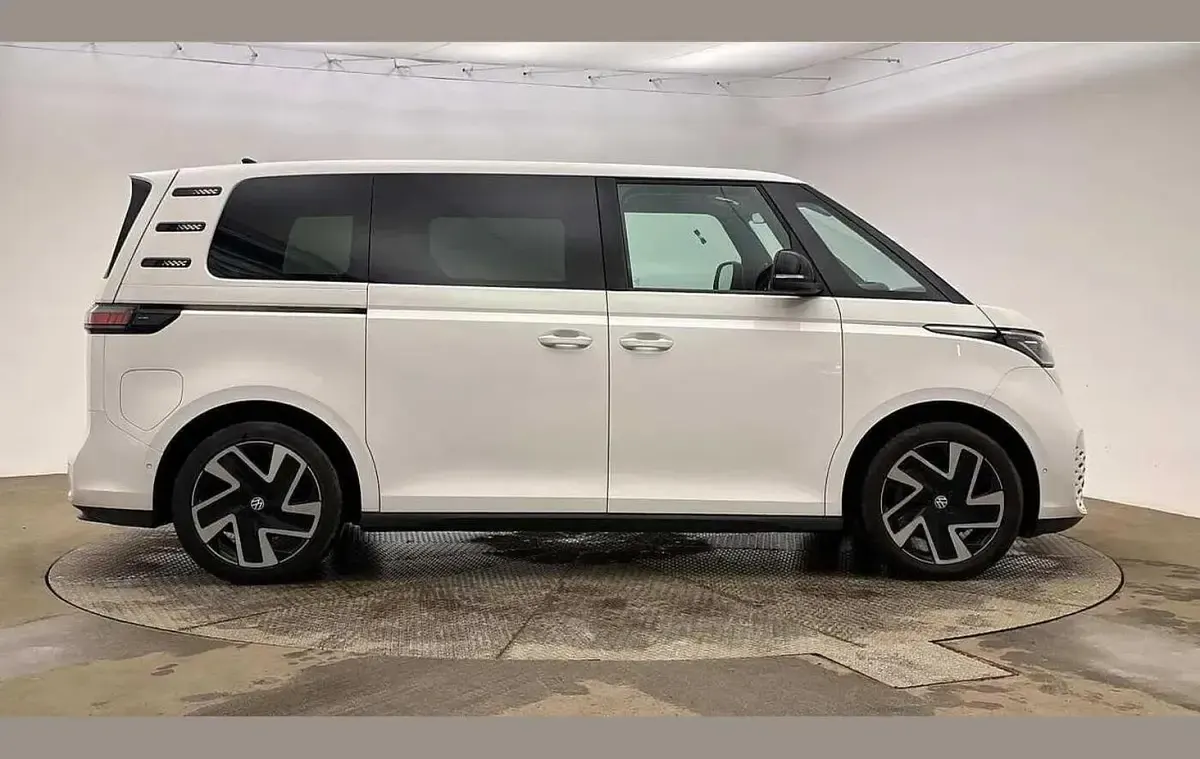 Used VW ID. Buzz Pro 147 kW (200 HP) 2024 White MPV