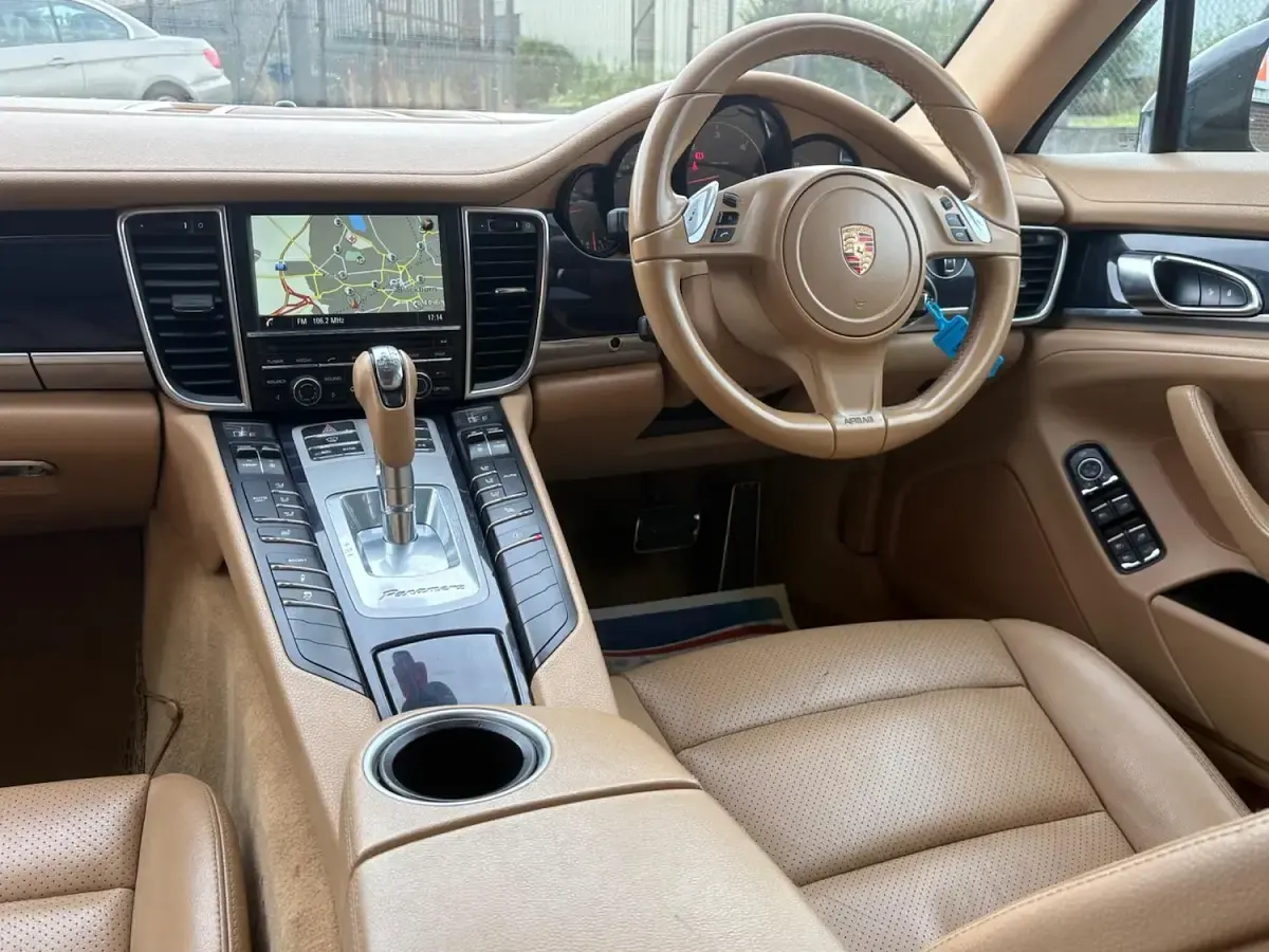 Used Porsche Panamera 300 HP (220 kW) 2015 Black Hatchback