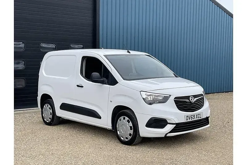 Begagnad Vauxhall Combo Sportive 100 HK (73 kW) 2019 Vit Minibuss