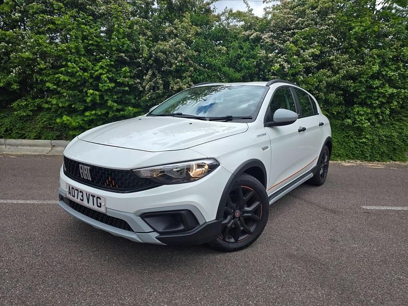 Used Fiat Tipo Cross 129 HP (94 kW) 2023 White Hatchback