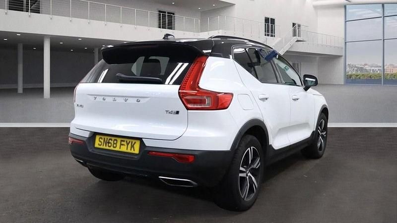 Used Volvo XC40 R-Design 190 HP (139 kW) 2018 White SUV