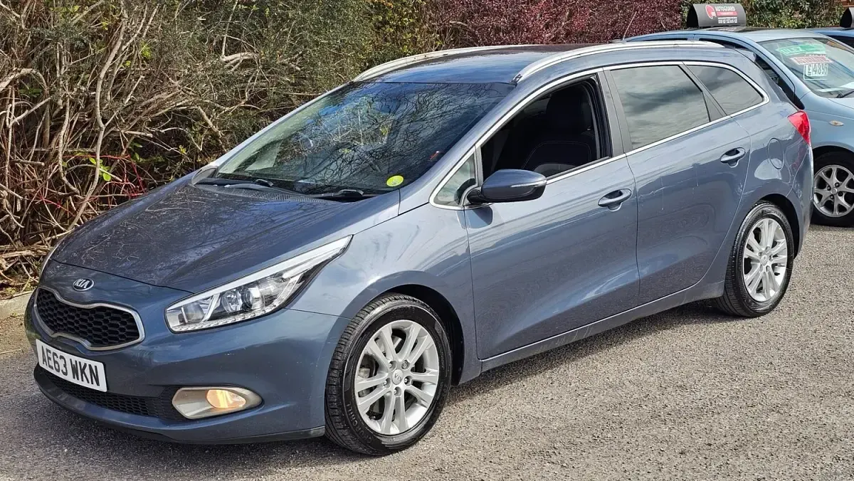 Used Kia Ceed 128 HP (94 kW) 2013 Blue Hatchback