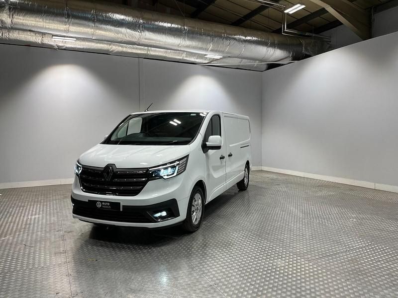 New Renault Trafic 2025 White MPV