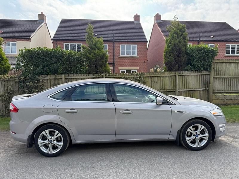 Used Ford Mondeo Titanium 115 HP (84 kW) 2011 Silver Hatchback
