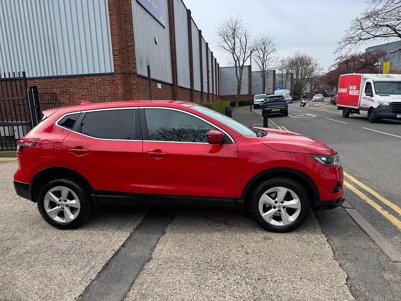 Used Nissan Qashqai Acenta 115 HP (84 kW) 2017 Red SUV