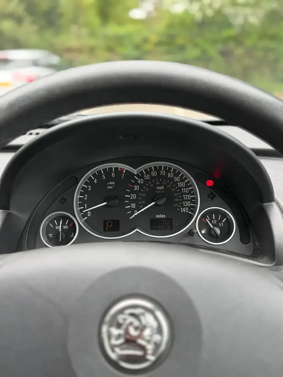 Second-hand Vauxhall Corsa Design Edition 2006 Argintiu Hatchback
