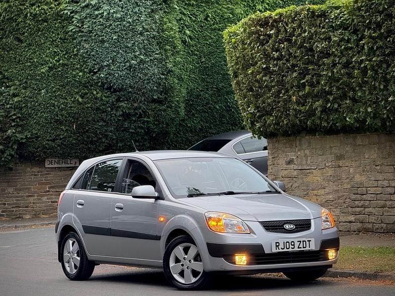 Silver Used 2009 Kia Rio 2 Hatchback | £3,999 (A bit pricey) - Image 1/4